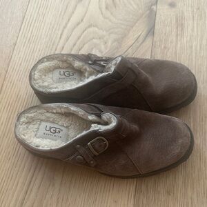 UGG women’s brown clogs with Buckle 6.5